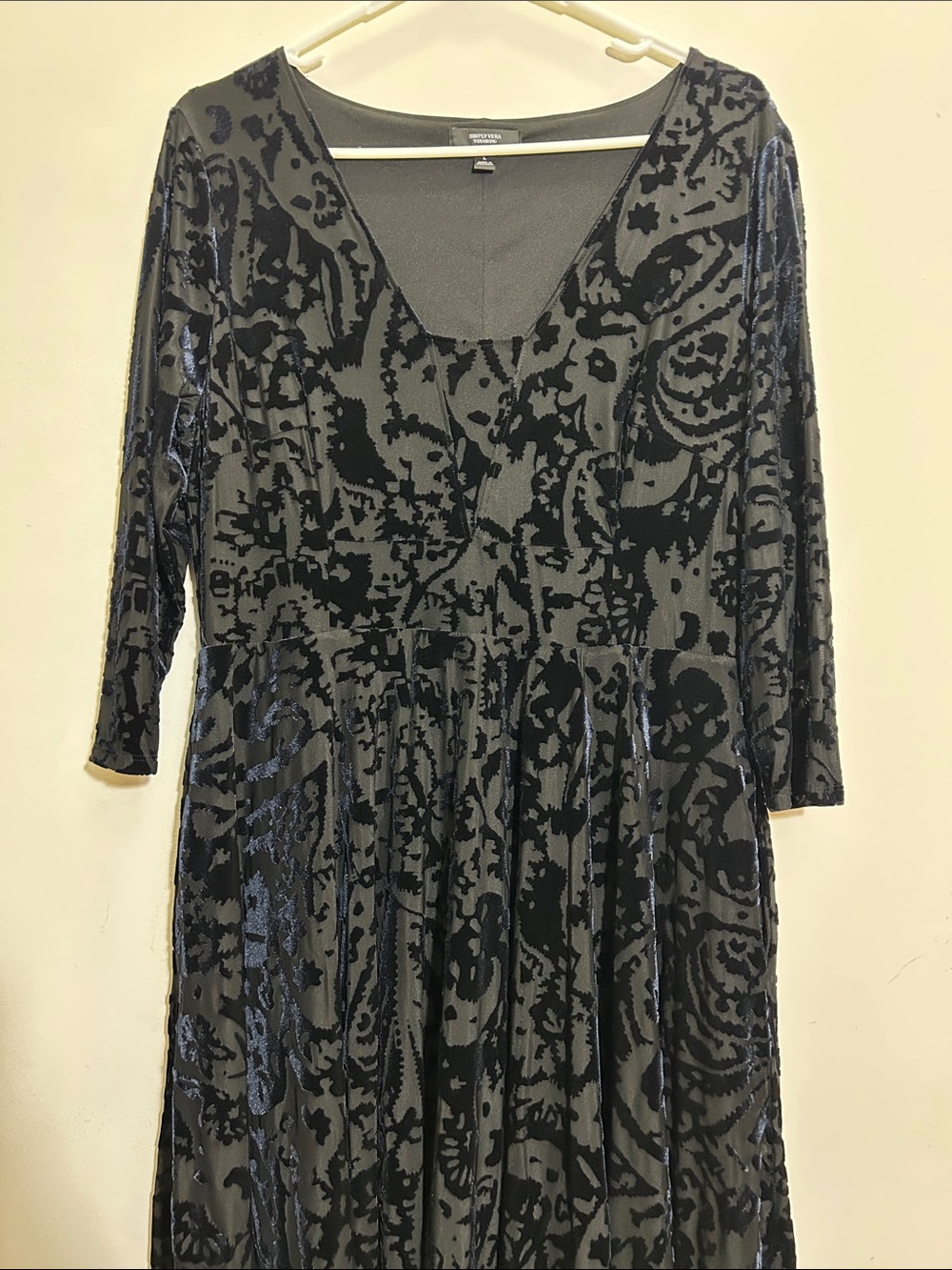 Simply Vera Vera Wang Black Velvet Burnout Long-Sleeve Dress - Picture 2 of 6